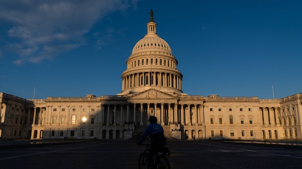 Fitch se explaya sobre decisión de rebajar calificación crediticia de EE.UU. Fitch se explaya sobre decisión de rebajar calificación crediticia de EE.UU.