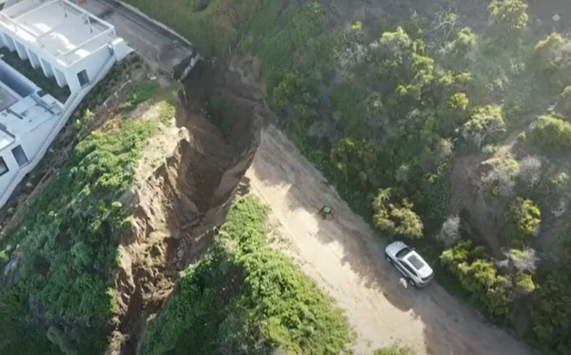 Imagen aérea del socavón de Zapallar. Imagen aérea del socavón de Zapallar.