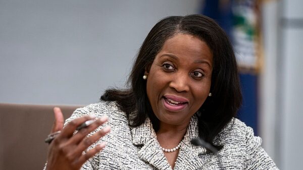 Lisa Cook ganha apoio de 600 economistas, incluindo ganhadores do Nobel Lisa Cook ganha apoio de 600 economistas, incluindo ganhadores do Nobel