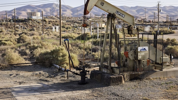 Petróleo sube en día de pocas operaciones y tras una semana de pérdidas Petróleo sube en día de pocas operaciones y tras una semana de pérdidas