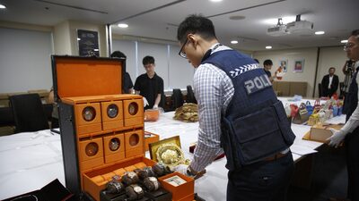 Hermès, Patek Philippe e ouro: Singapura vende itens de luxo de condenados por fraude Hermès, Patek Philippe e ouro: Singapura vende itens de luxo de condenados por fraude
