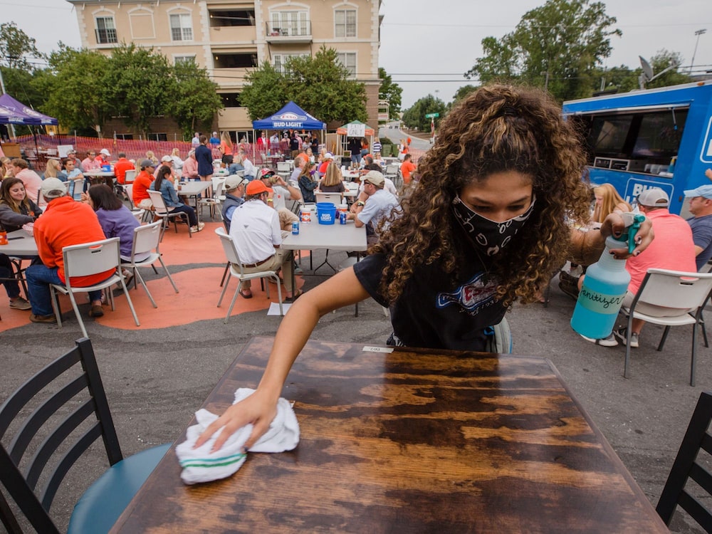 Es frecuente ver a graduados de la Generación Z que trabajaban con contratos de corta duración sin el sentido de una carrera para toda la vida Es frecuente ver a graduados de la Generación Z que trabajaban con contratos de corta duración sin el sentido de una carrera para toda la vida