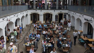 Ahorro en artículos básicos y derroche en eventos: ¿cómo gastarán los británicos en 2025? Ahorro en artículos básicos y derroche en eventos: ¿cómo gastarán los británicos en 2025?