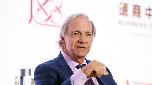 Fim do império americano? Ray Dalio alerta para incapacidade dos EUA de cortar gastos Fim do império americano? Ray Dalio alerta para incapacidade dos EUA de cortar gastos