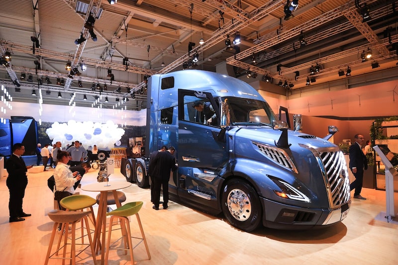 Un camión Volvo VNL 860 en la feria IAA Transportation de Hannover. Un camión Volvo VNL 860 en la feria IAA Transportation de Hannover.