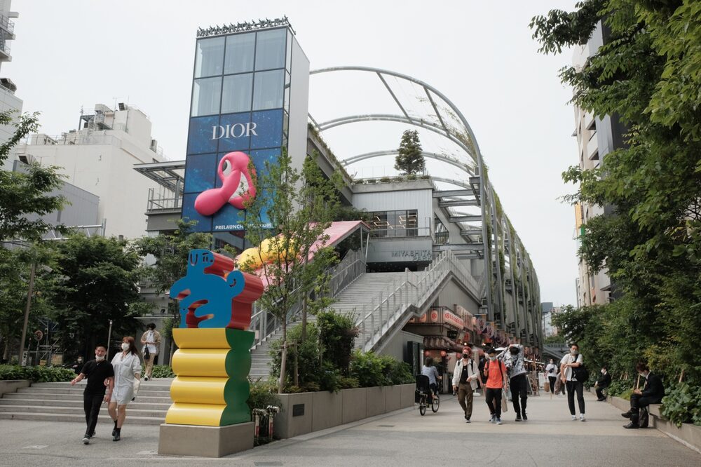Complexo conta com lojas, espaço verde e até um paredão para escalada Complexo conta com lojas, espaço verde e até um paredão para escalada