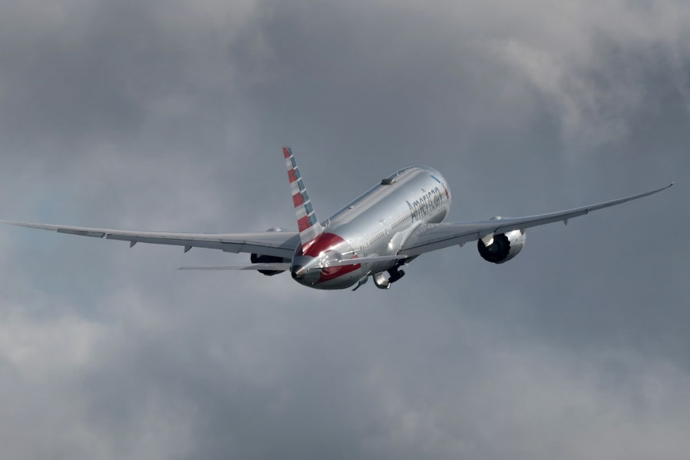 Un avión de American Airlines despega del Aeropuerto Internacional de Miami. Un avión de American Airlines despega del Aeropuerto Internacional de Miami.