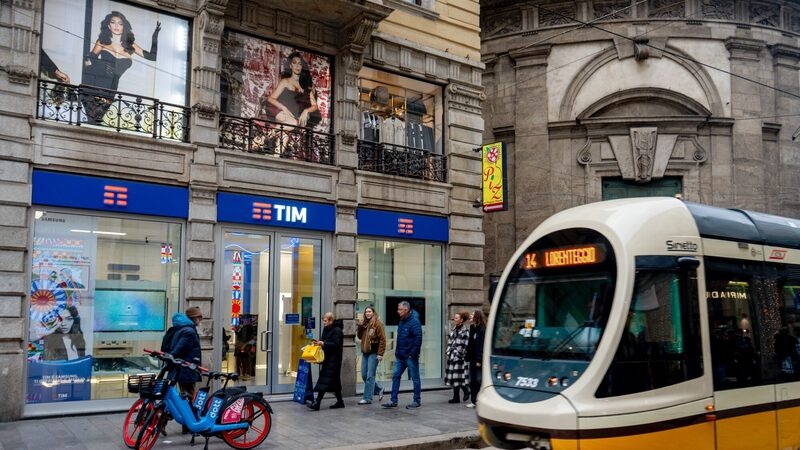 CVC Partners estuda a compra de fatia da Vivendi na Telecom Italia, dizem fontes CVC Partners estuda a compra de fatia da Vivendi na Telecom Italia, dizem fontes