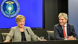 Caputo participa en Tailandia de las reuniones del FMI, que recortó pronóstico de crecimiento del país Caputo participa en Tailandia de las reuniones del FMI, que recortó pronóstico de crecimiento del país