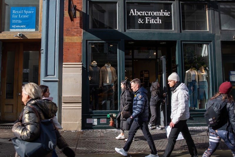 Abercrombie se desploma 18%: el optimismo por el consumo empieza a ceder. Abercrombie se desploma 18%: el optimismo por el consumo empieza a ceder.