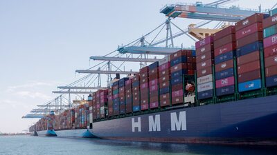 China pede diálogo com os EUA, mas prepara contramedidas a tarifas de 100% China pede diálogo com os EUA, mas prepara contramedidas a tarifas de 100%