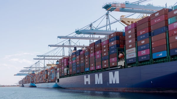 China pede diálogo com os EUA, mas prepara contramedidas a tarifas de 100% China pede diálogo com os EUA, mas prepara contramedidas a tarifas de 100%