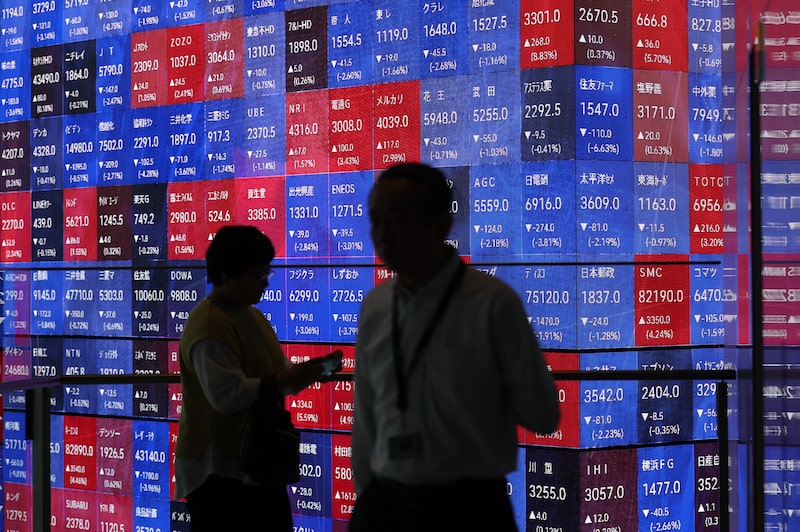 Chip Rout Deepens on Circular Funding, China Competition Fears Chip Rout Deepens on Circular Funding, China Competition Fears