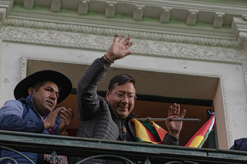 Presidente de Bolivia niega haber planeado el intento de golpe de Estado para aumentar su popularidad Presidente de Bolivia niega haber planeado el intento de golpe de Estado para aumentar su popularidad