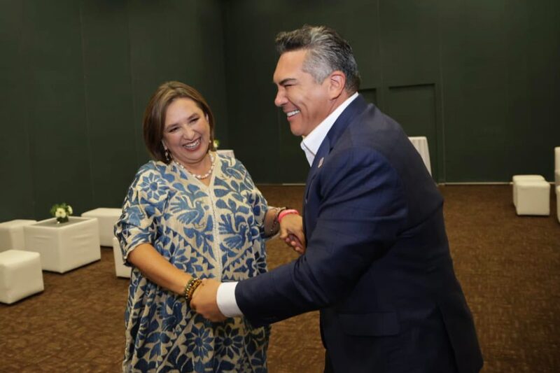 La senadora panista Xóchitl Gálvez y Alejandro Moreno, presidente del PRI en un evento (Foto: PRI) La senadora panista Xóchitl Gálvez y Alejandro Moreno, presidente del PRI en un evento (Foto: PRI)