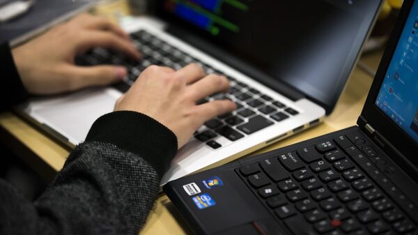 O dilema da IA: como a produtividade pode pôr em risco o engajamento dos trabalhadores O dilema da IA: como a produtividade pode pôr em risco o engajamento dos trabalhadores