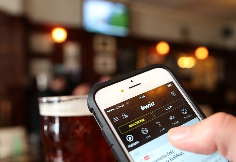 La aplicación de apuestas deportivas Bwin.party Digital Entertainment Plc se ve en un iPhone 6 de Apple Inc. en esta foto arreglada tomada en Londres, Reino Unido, el viernes 17 de julio de 2015. La aplicación de apuestas deportivas Bwin.party Digital Entertainment Plc se ve en un iPhone 6 de Apple Inc. en esta foto arreglada tomada en Londres, Reino Unido, el viernes 17 de julio de 2015.