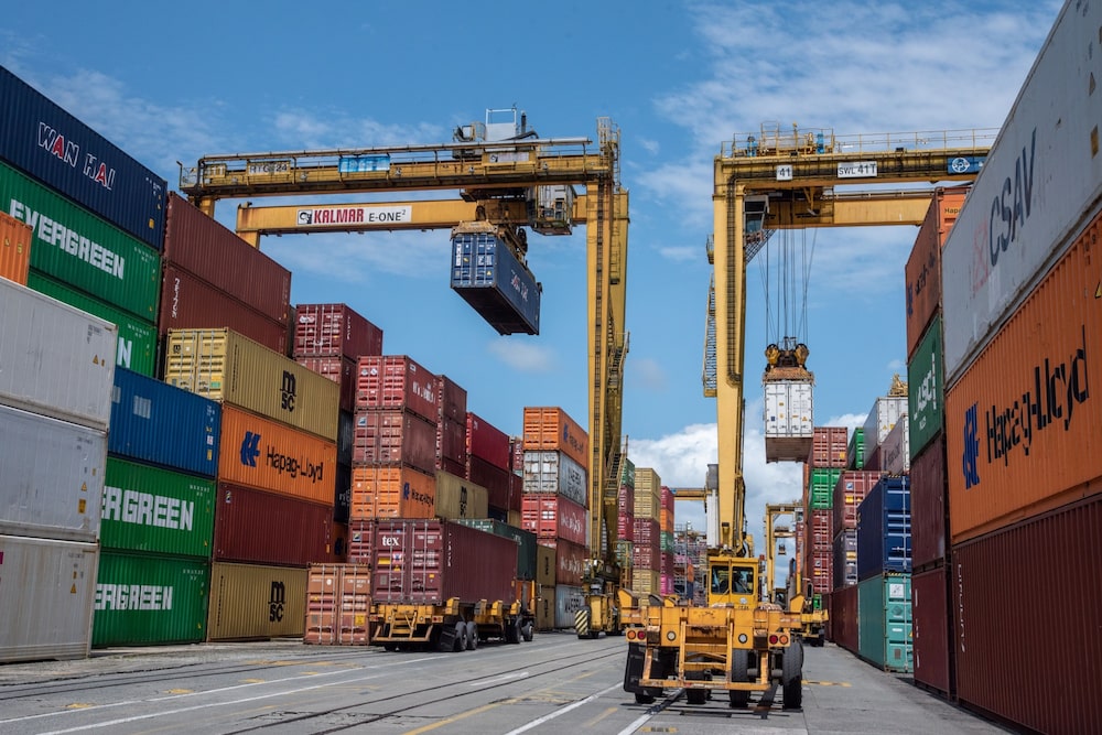 Grúas mueven contenedores en el Puerto de Buenaventura en Buenaventura, Colombia, el lunes 5 de septiembre de 2022. Grúas mueven contenedores en el Puerto de Buenaventura en Buenaventura, Colombia, el lunes 5 de septiembre de 2022.