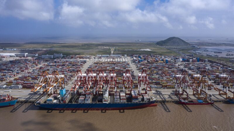 Porto Yangshan em Shanghai, China, tem forte movimento Porto Yangshan em Shanghai, China, tem forte movimento