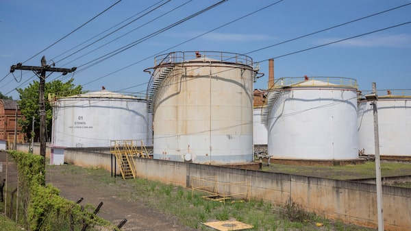 Brasil eleva la mezcla de etanol al 32% para contener los precios del combustible Brasil eleva la mezcla de etanol al 32% para contener los precios del combustible