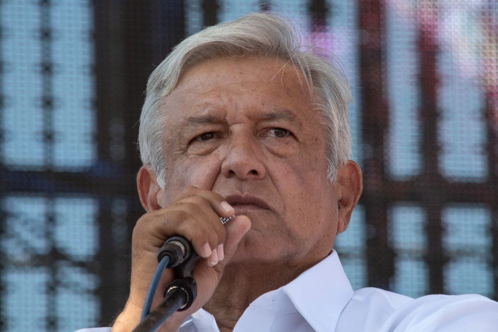 AMLO como candidato presidencial propuso en su Proyecto de Nación “rescatar” al campo y alcanzar la soberanía alimentaria, así como no permitir la introducción y el uso de semillas transgénicas. AMLO como candidato presidencial propuso en su Proyecto de Nación “rescatar” al campo y alcanzar la soberanía alimentaria, así como no permitir la introducción y el uso de semillas transgénicas.