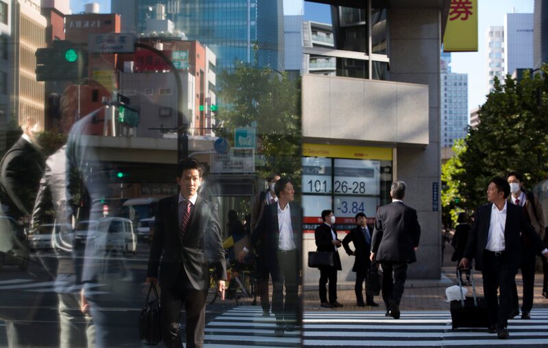 El cambio hacia los activos refugio hizo subir tanto el yen como el franco suizo, mientras que un indicador del dólar se mantuvo justo por debajo de su mínimo desde noviembre, ya que la confianza en un mayor rendimiento económico de EE.UU. flaqueó. El cambio hacia los activos refugio hizo subir tanto el yen como el franco suizo, mientras que un indicador del dólar se mantuvo justo por debajo de su mínimo desde noviembre, ya que la confianza en un mayor rendimiento económico de EE.UU. flaqueó.