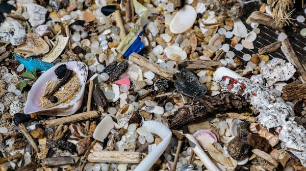 171 billones de trozos de plástico ahora obstruyen los océanos del mundo 171 billones de trozos de plástico ahora obstruyen los océanos del mundo