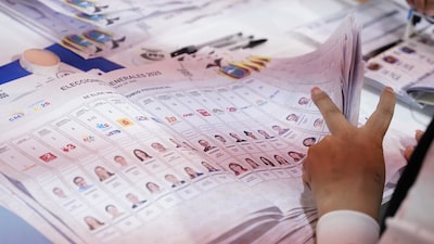 Noboa vs. González: la lucha voto a voto será la tónica de la segunda vuelta en Ecuador Noboa vs. González: la lucha voto a voto será la tónica de la segunda vuelta en Ecuador