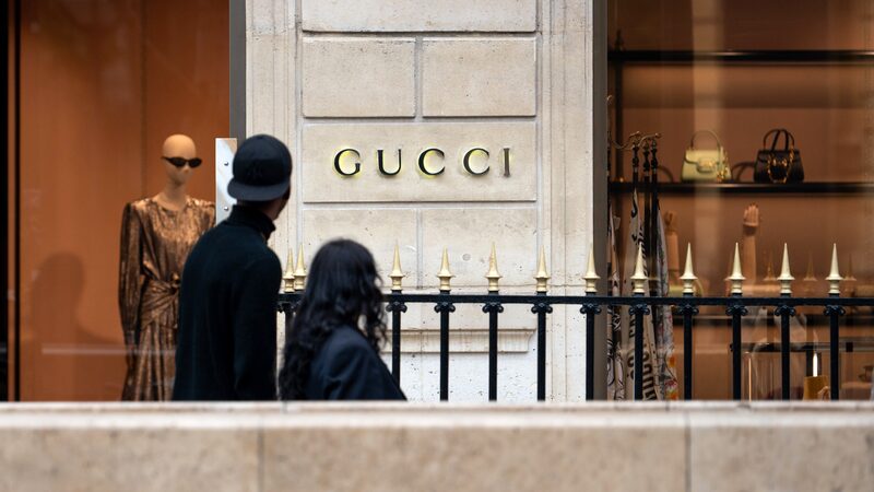 Família dona da Gucci vê fortuna cair 69% com a dificuldade para reerguer a grife Família dona da Gucci vê fortuna cair 69% com a dificuldade para reerguer a grife