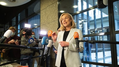 Holanda nomeia primeira mulher ministra das finanças Holanda nomeia primeira mulher ministra das finanças