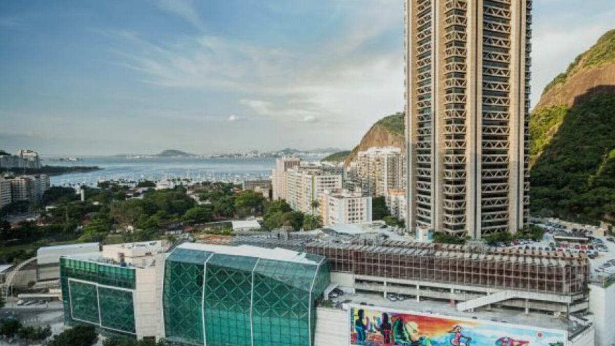 Considerado o primeiro shopping construído no Rio de Janeiro, o Rio Sul tem um mix de mais de 400 lojas e fica em Botafogo, bairro próximo de cartões-postais