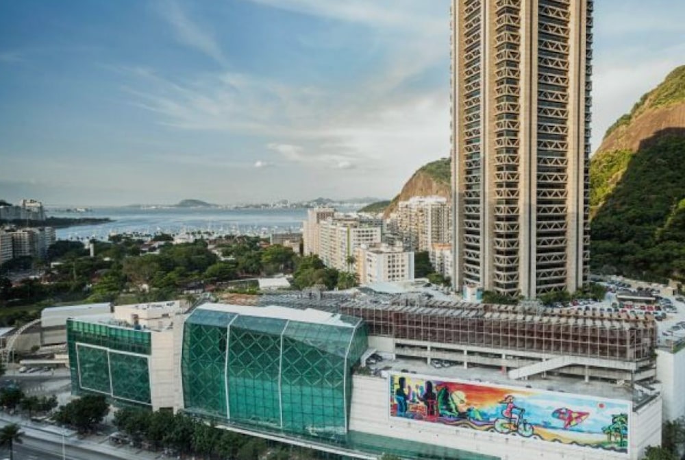 Primeiro shopping construído no Rio de Janeiro, o RIOSUL Shopping Center em um dos principais bairros do Rio e próximo de pontos turísticos que são cartões-postais em todo o mundo Primeiro shopping construído no Rio de Janeiro, o RIOSUL Shopping Center em um dos principais bairros do Rio e próximo de pontos turísticos que são cartões-postais em todo o mundo