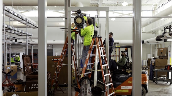 De Chicago a Berlín, edificios abandonados resurgen como centros de datos gracias a la IA De Chicago a Berlín, edificios abandonados resurgen como centros de datos gracias a la IA