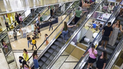 Shoppings atraem mais visitantes, mas fim da taxa das blusinhas traz incertezas Shoppings atraem mais visitantes, mas fim da taxa das blusinhas traz incertezas
