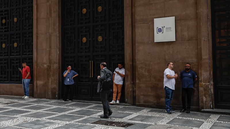 Fluxo estrangeiro impulsiona ações latino-americanas à máxima em 11 anos Fluxo estrangeiro impulsiona ações latino-americanas à máxima em 11 anos