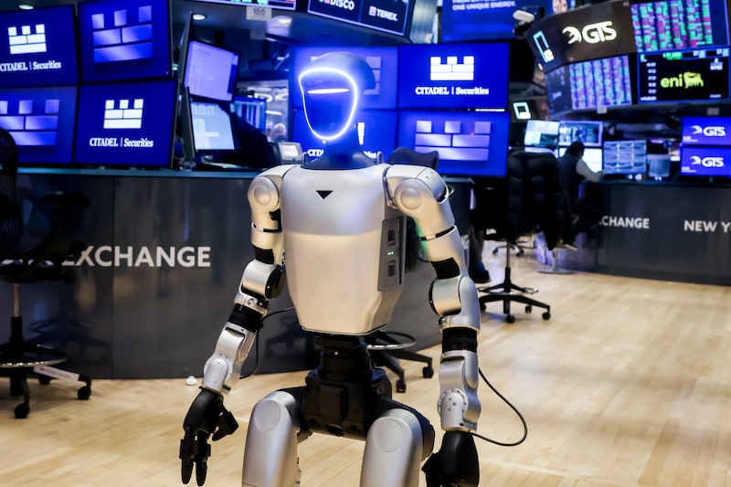 US Stocks Slide As Government Reopens With Data Still Delayed US Stocks Slide As Government Reopens With Data Still Delayed