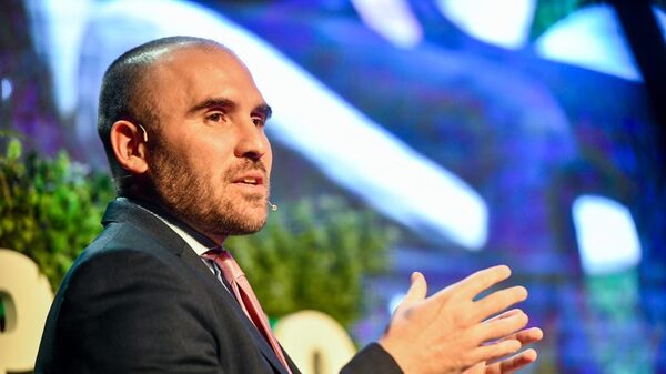 Cumbre en Bariloche: Guzmán expone ante Galperin, Migoya y otros empresarios Cumbre en Bariloche: Guzmán expone ante Galperin, Migoya y otros empresarios