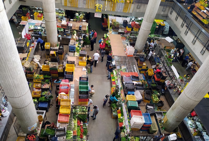 Vista aérea del mercado municipal de Chacao, al este de Caracas / Foto Raylí Luján. Vista aérea del mercado municipal de Chacao, al este de Caracas / Foto Raylí Luján.
