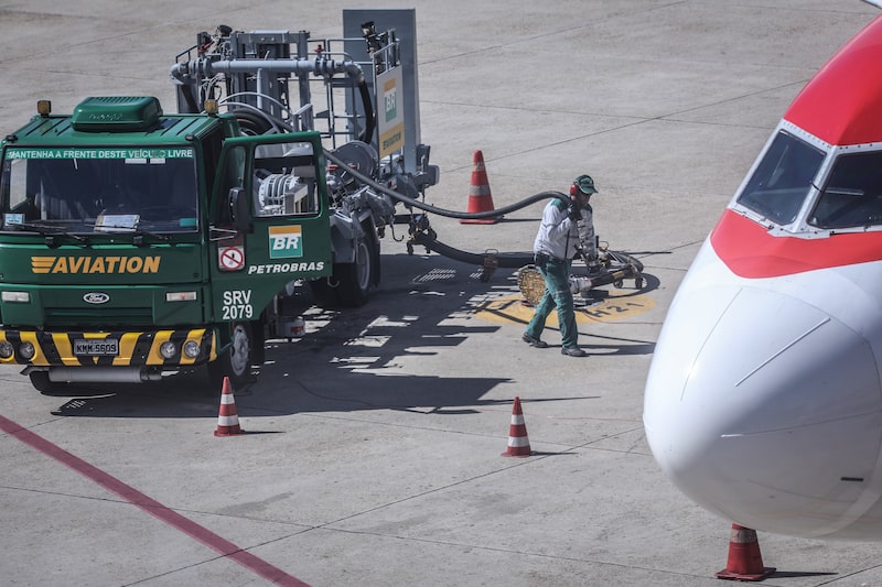 Abastecimento de avião Abastecimento de avião