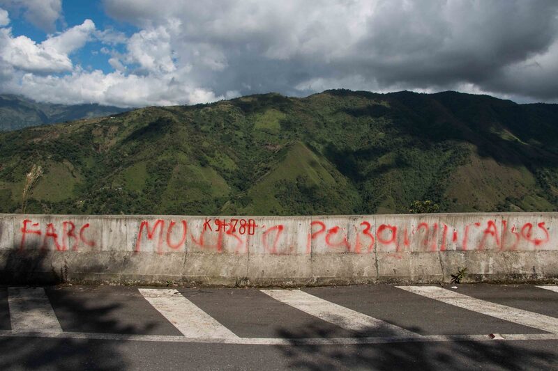 Graffiti en una calle de Toledo, departamento de Antioquía, Colombia. Graffiti en una calle de Toledo, departamento de Antioquía, Colombia.