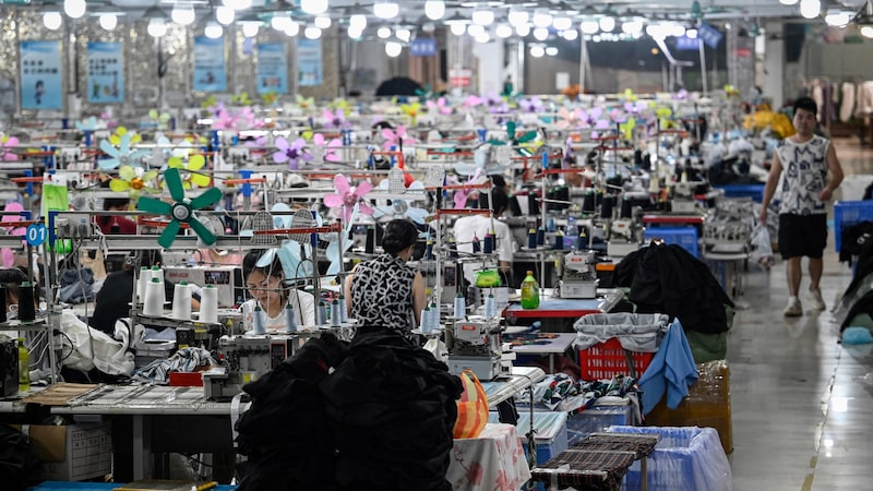 Shein investe US$ 1,4 bi na China enquanto aguarda sinal verde para IPO em Hong Kong Shein investe US$ 1,4 bi na China enquanto aguarda sinal verde para IPO em Hong Kong