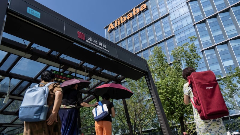 Alibaba amplia ofensiva contra Anthropic e OpenAI com IA de 2,4 trilhões de parâmetros Alibaba amplia ofensiva contra Anthropic e OpenAI com IA de 2,4 trilhões de parâmetros