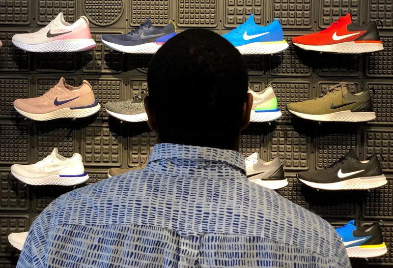 Las zapatillas Nike se exhiben en una tienda Nike el 10 de agosto de 2018 en San Francisco, California. (Foto de Justin Sullivan/Getty Images) Las zapatillas Nike se exhiben en una tienda Nike el 10 de agosto de 2018 en San Francisco, California. (Foto de Justin Sullivan/Getty Images)