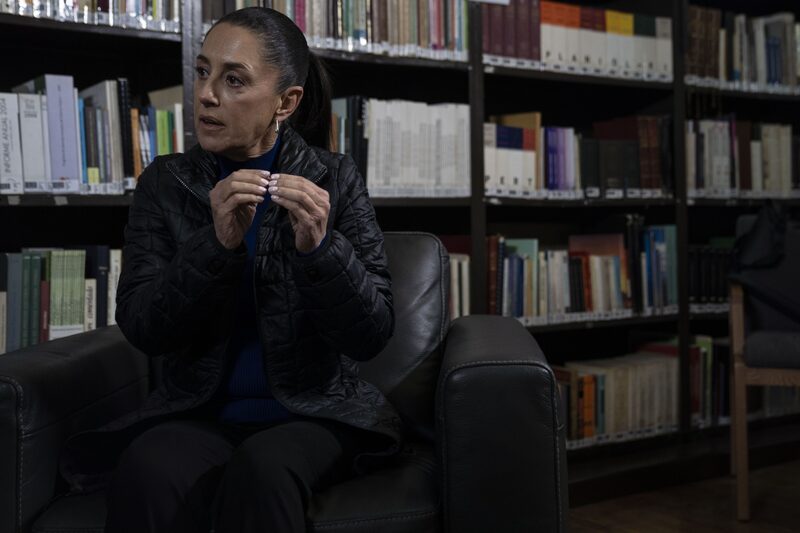 Sheinbaum dijo que está consultando con otras ciudades que han pasado por experiencias similares para comprender cómo gestionaron la presencia de la empresa. Sheinbaum dijo que está consultando con otras ciudades que han pasado por experiencias similares para comprender cómo gestionaron la presencia de la empresa.