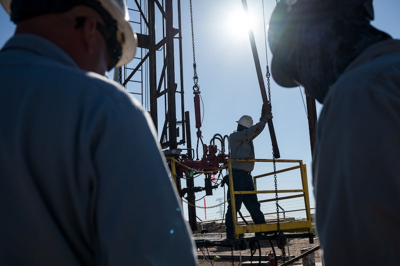 An oilfield crew, contracted by the Railroad Commission of Texas (RRC), works a service rig during a state-funded oil well plugging operation in Midland, Texas, US, on Thursday, Sept. 25, 2025. An oilfield crew, contracted by the Railroad Commission of Texas (RRC), works a service rig during a state-funded oil well plugging operation in Midland, Texas, US, on Thursday, Sept. 25, 2025.