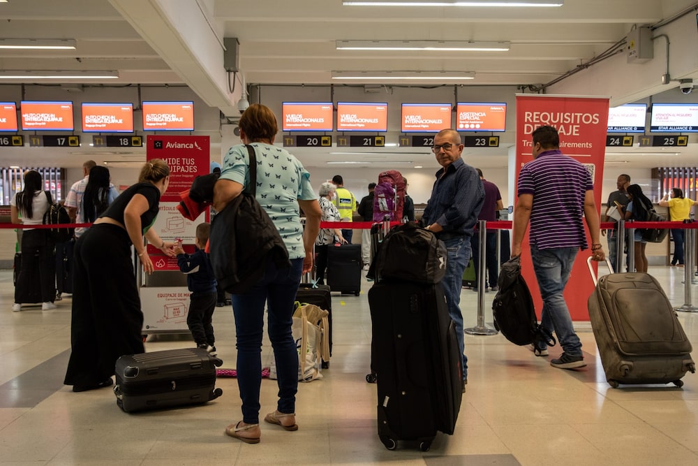 Viajeros esperan en fila para facturar vuelos de Avianca Inc. en el Aeropuerto Internacional Alfonso Bonilla Aragón (CLO) en Cali, Colombia, el jueves 23 de marzo de 2023. Viajeros esperan en fila para facturar vuelos de Avianca Inc. en el Aeropuerto Internacional Alfonso Bonilla Aragón (CLO) en Cali, Colombia, el jueves 23 de marzo de 2023.