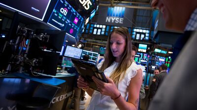 Ibovespa oscila com pressão baixista do exterior, enquanto Petrobras avança Ibovespa oscila com pressão baixista do exterior, enquanto Petrobras avança