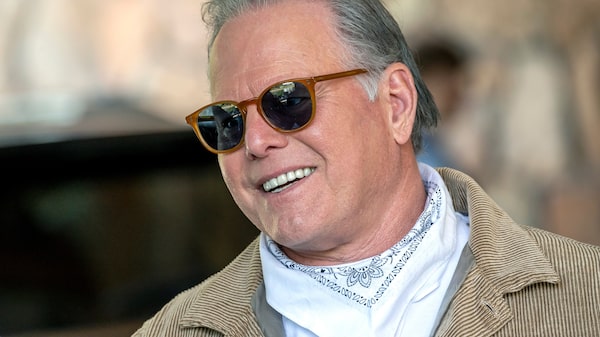 CEO de Warner Bros. vende acciones por US$113 millones mientras avanza la venta a Paramount CEO de Warner Bros. vende acciones por US$113 millones mientras avanza la venta a Paramount