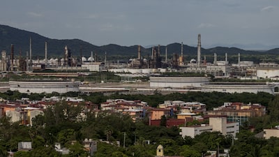 Pemex enfrenta explosión en refinería Salina Cruz con al menos seis heridos Pemex enfrenta explosión en refinería Salina Cruz con al menos seis heridos