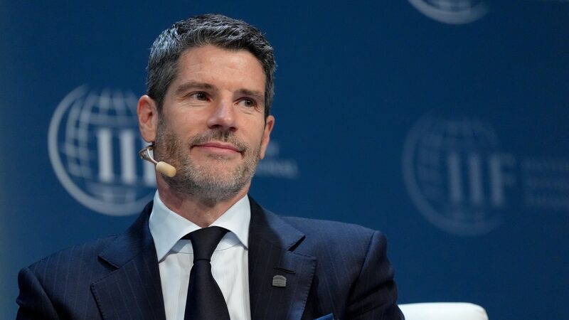 Clima interno em baixa leva conselho do Julius Baer a pressionar CEO, dizem fontes Clima interno em baixa leva conselho do Julius Baer a pressionar CEO, dizem fontes